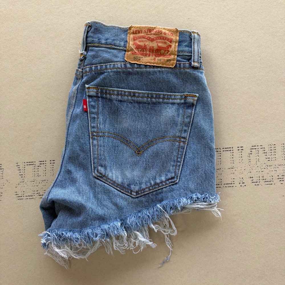 Vintage Y2K Levi's 505 Distressed Denim Shorts Light Wash Cut Offs